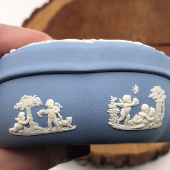 Wedgwood Blue Jasperware Lidded Keepsake/Trinket Box - Picture 6 of 15
